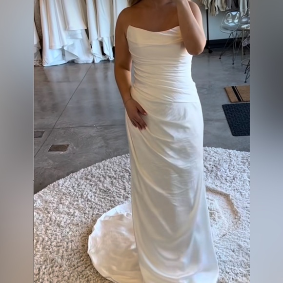 Hera Couture Argent Gown - Picture 5 of 5